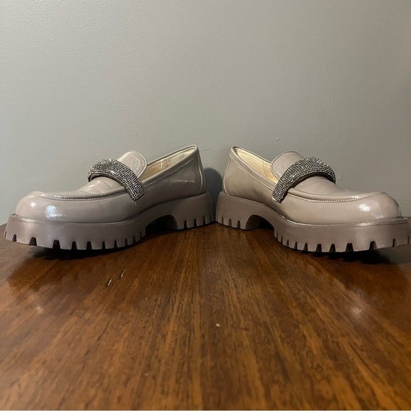 VANELi Women's Zaya platform loafer Like new condition. Women’s size 9.5 Narrow - Picture 6 of 14